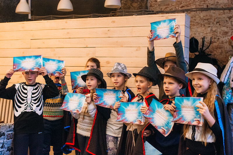 Как отметить Новый год классом — идеи для младших школьников в Донецке